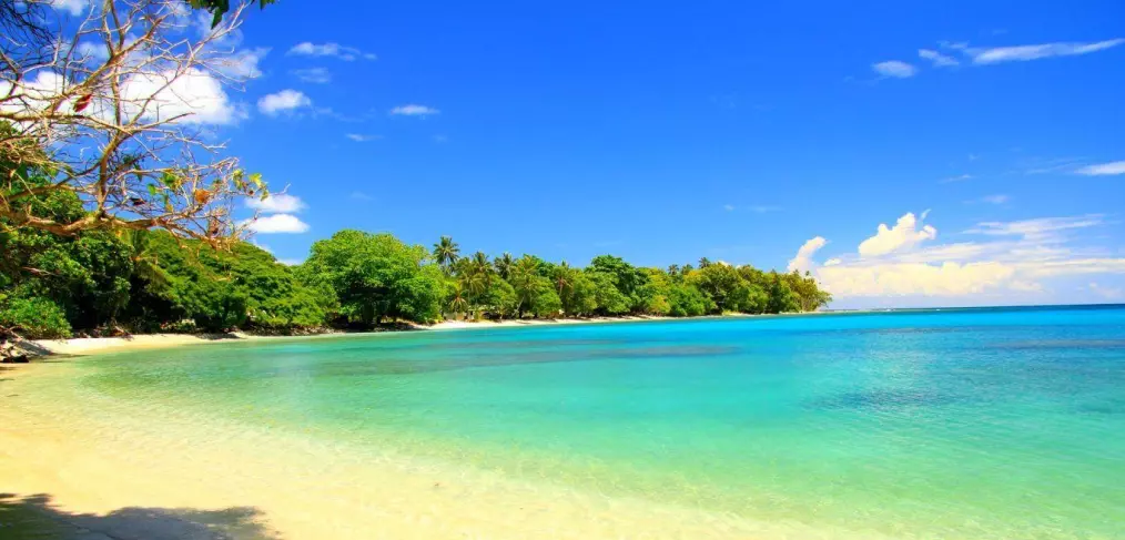 praia nas Ilhas Salomão